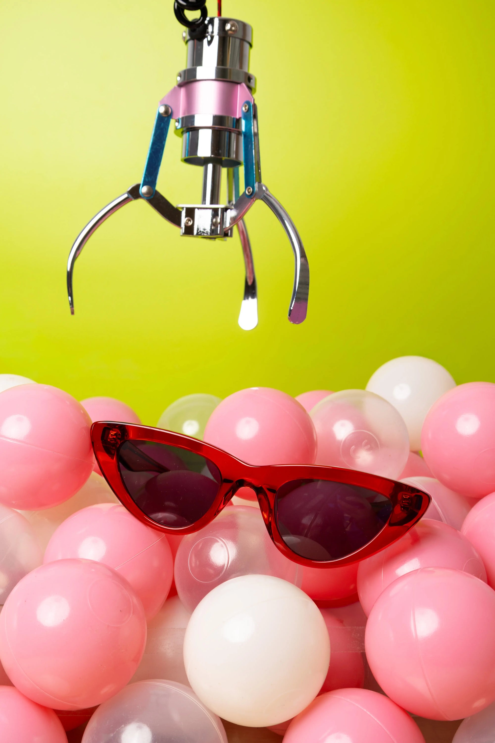 CHERRY BOMB CAT-EYE SUNGLASSES